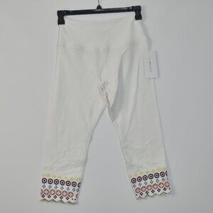 Intro Love The Fit Women's Size MP Capri Leggings  White Embroidered Hem (59)